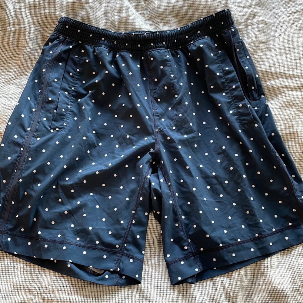Lululemon Navy Polka Dot fitness shorts - Large